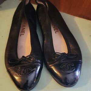CHANEL Black Leather Ballet Flats Size 36